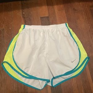 Medium Nike tempo shorts
